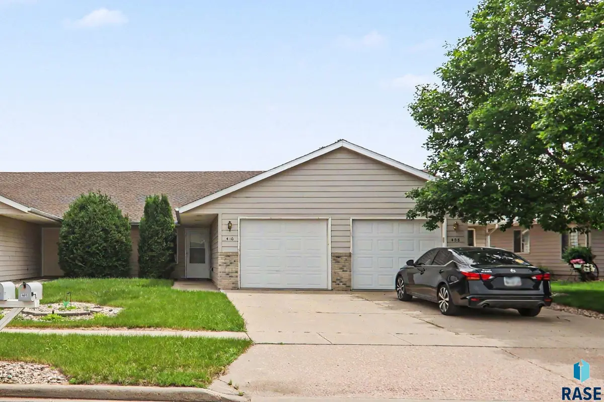 412 N 9th Ave, Brandon, SD 57005 - #1