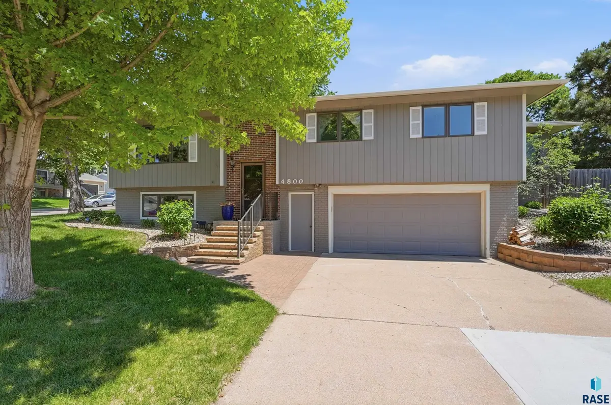 4800 S Glenview Rd, Sioux Falls, SD 57103 - #1