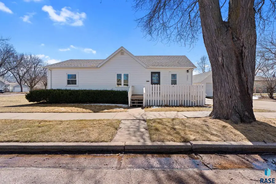 2405 W Bailey St, Sioux Falls, SD 57104 - #2