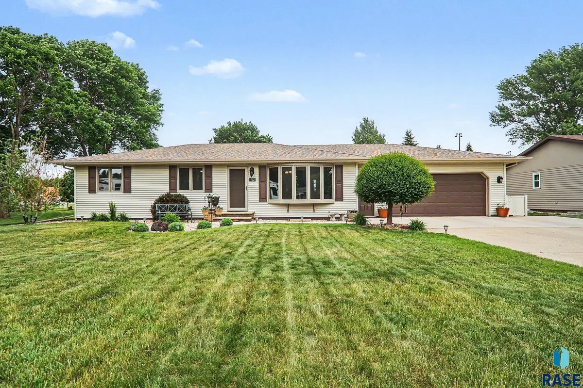 702 Fireleaf Rd, Luverne, MN 56156 - #1
