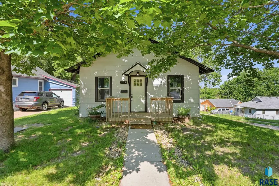 1119 N Duluth Ave, Sioux Falls, SD 57104 - #2