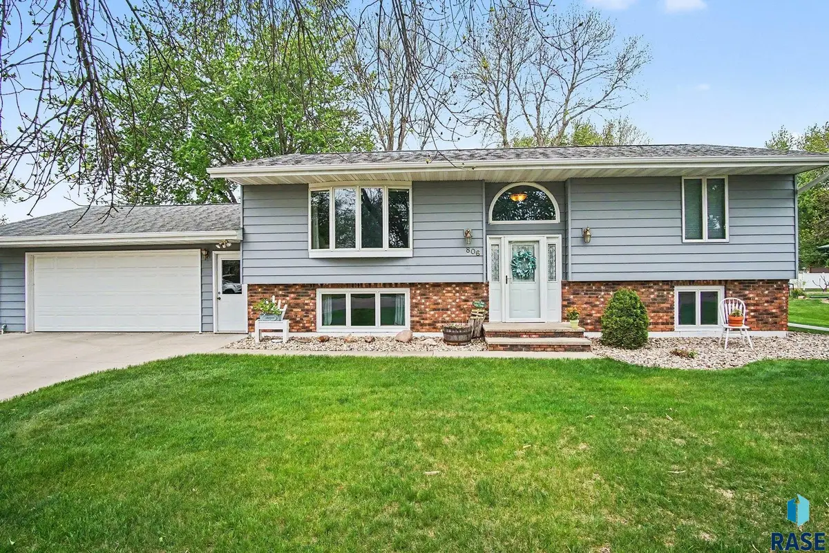 806 6th Ave Se, Pipestone, MN 56164 - #1