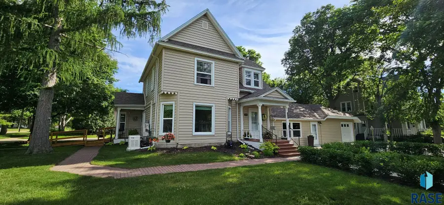 1022 3rd St, Brookings, SD 57006 - #2