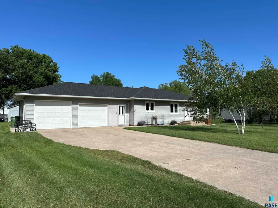 533 S Juniper St, Freeman, SD 57029 - #3