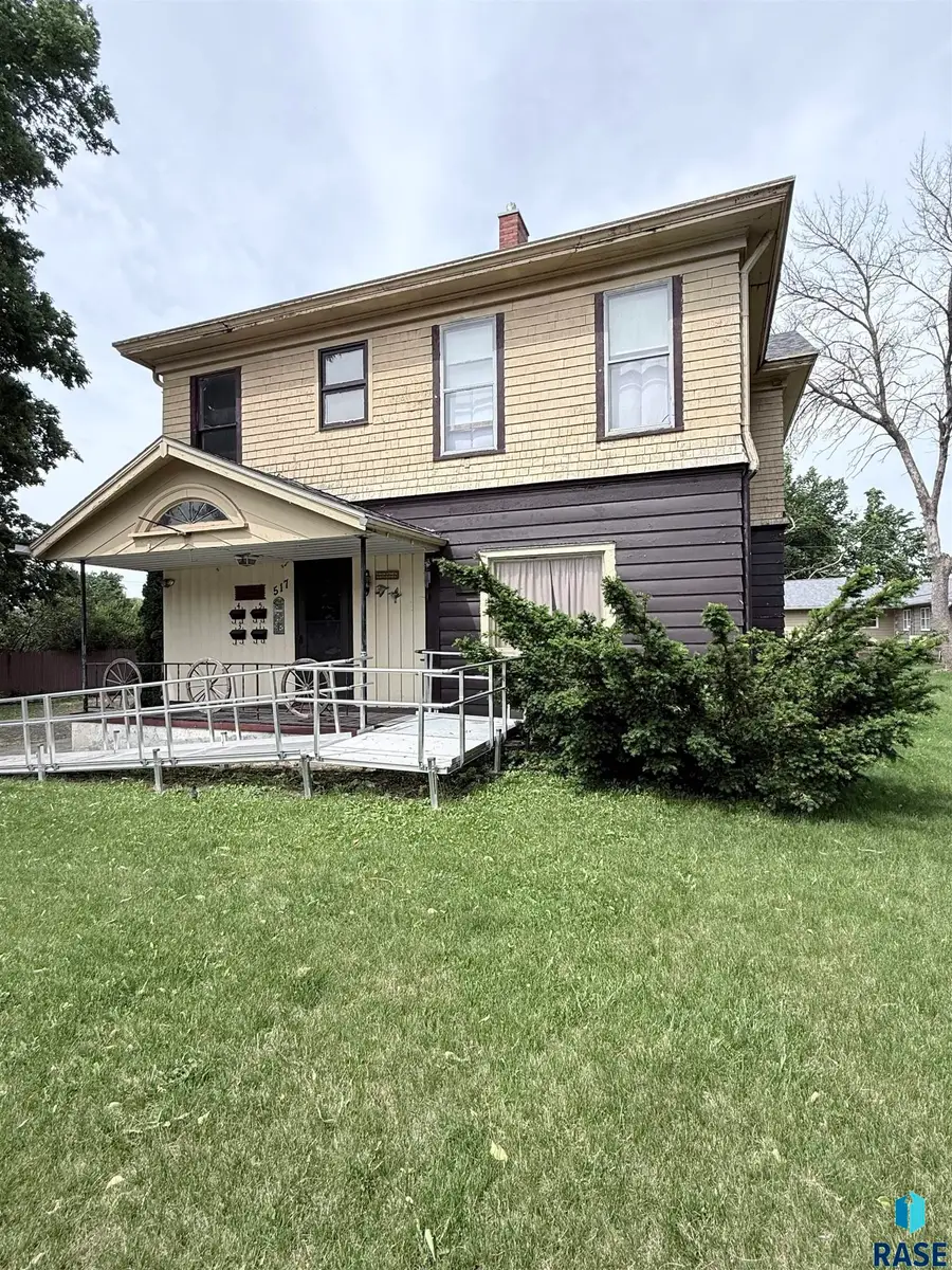 517 N Milwaukee St, Canton, SD 57013 - #2