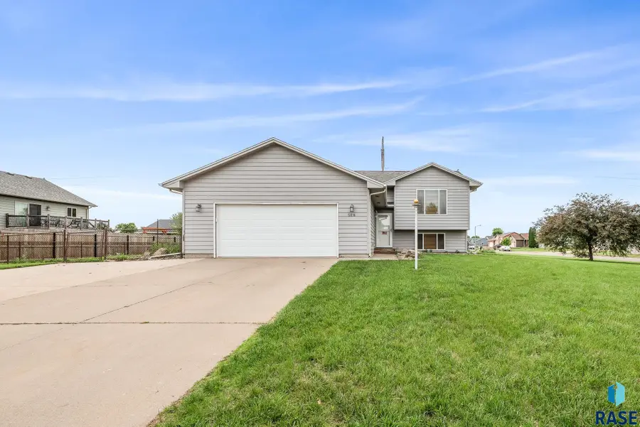 5816 S Galway Ave, Sioux Falls, SD 57106 - #2