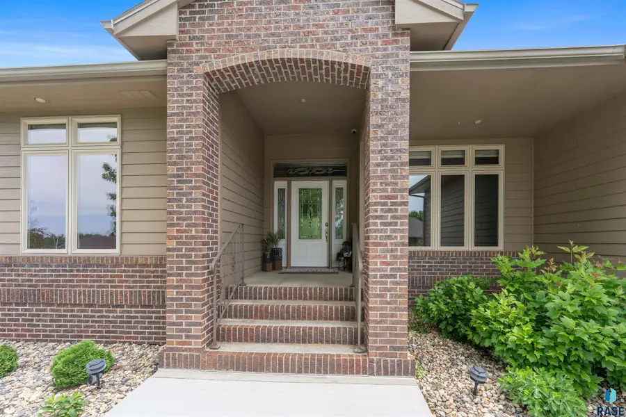 5604 S Josh Wyatt Dr, Sioux Falls, SD 57108 - #3