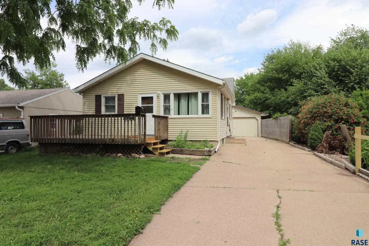 1706 N Jessica Ave, Sioux Falls, SD 57103 - #1