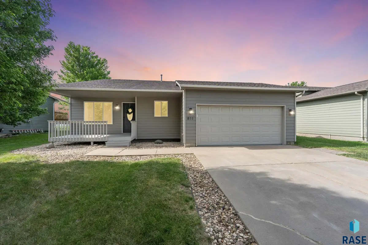 811 Lois Ln, Harrisburg, SD 57032 - #1