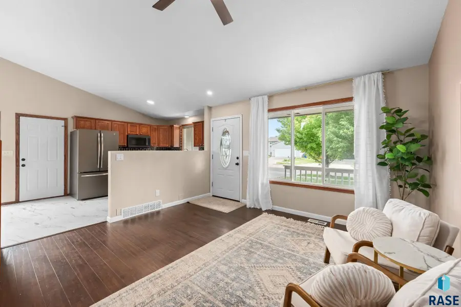 811 Lois Ln, Harrisburg, SD 57032 - #2