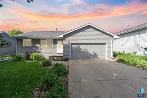 4413 W Peacock Dr, Sioux Falls, SD 57107
