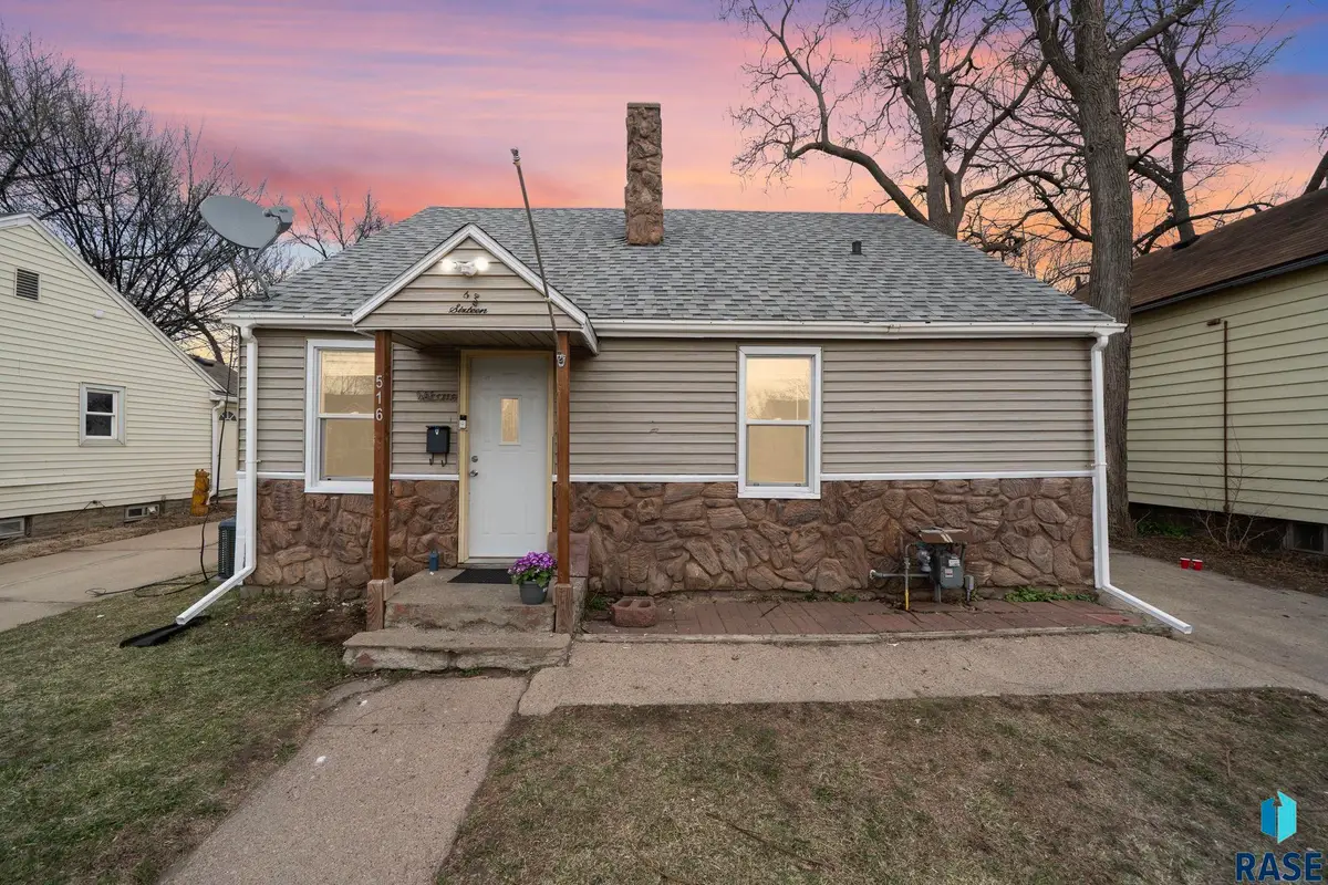 516 S Willow Ave, Sioux Falls, SD 57104 - #1
