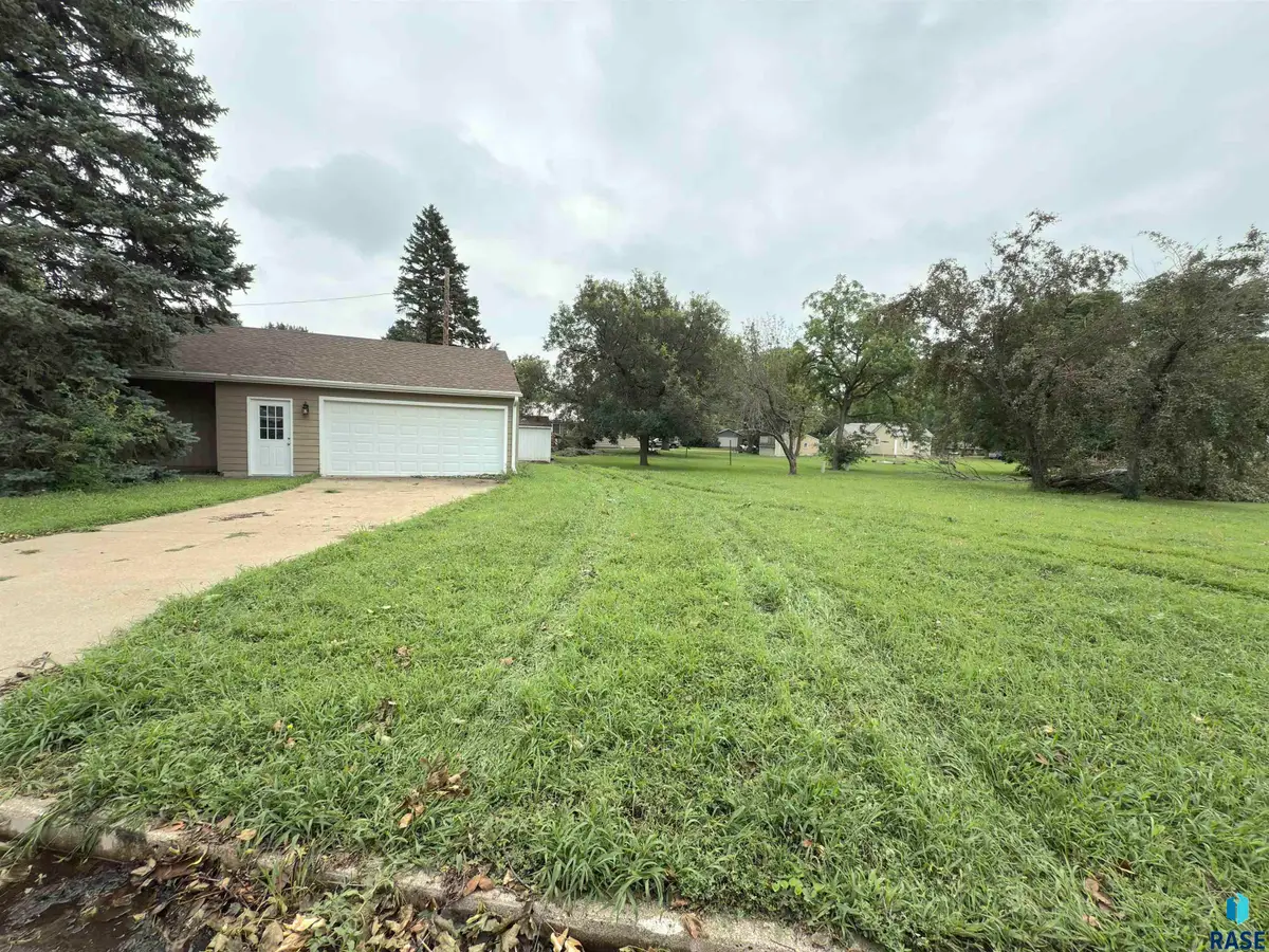 130 Lincoln Ave, Centerville, SD 57014 - #1