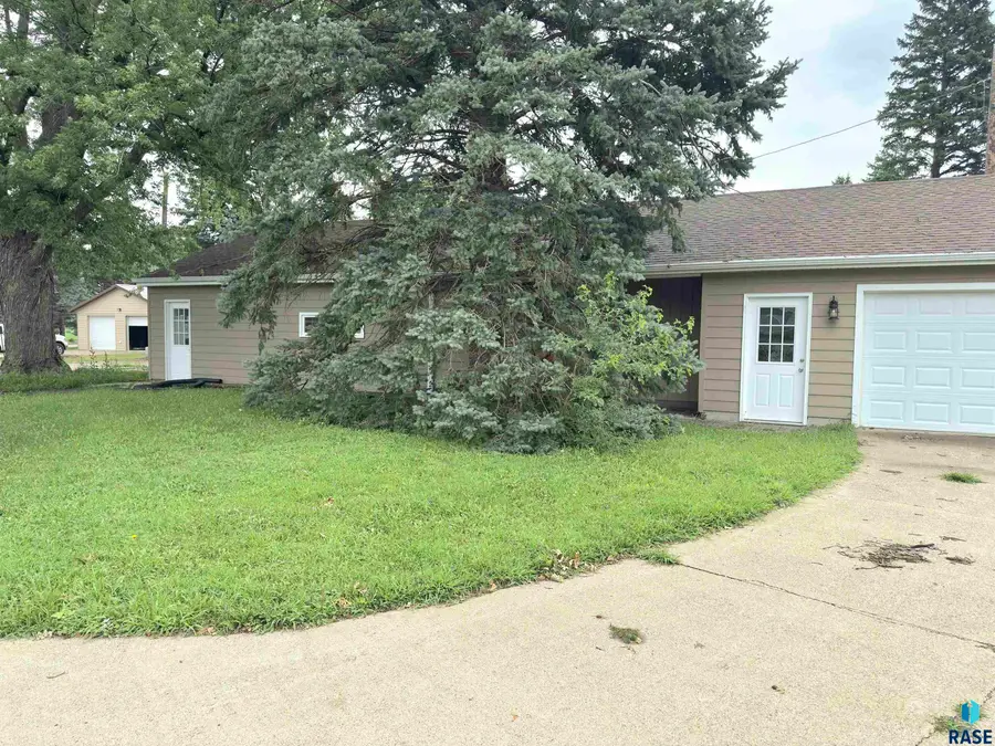 130 Lincoln Ave, Centerville, SD 57014 - #2