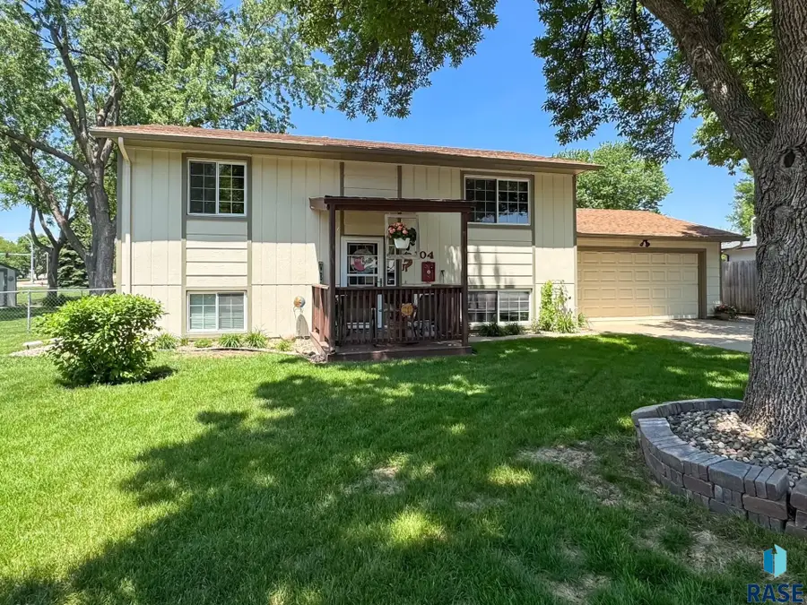104 E Robin Pl, Brandon, SD 57005 - #2