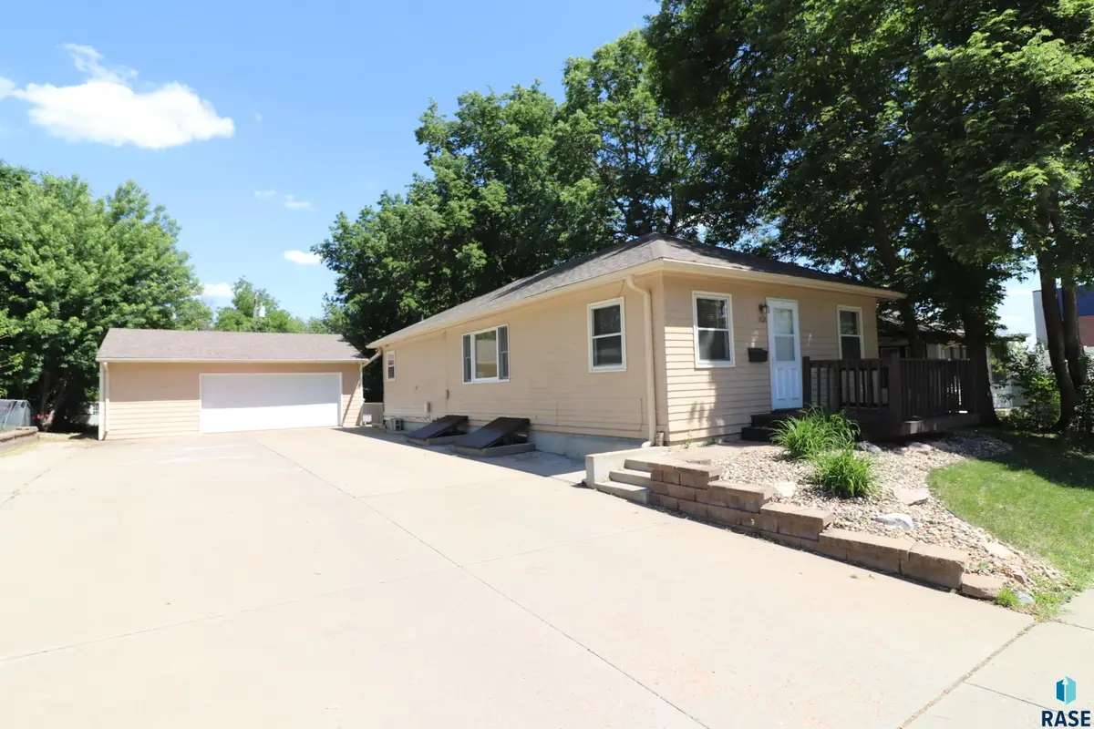 1826 S Grange Ave, Sioux Falls, SD 57105 - #1