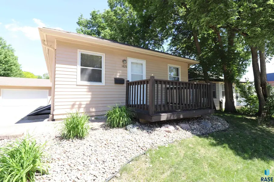 1826 S Grange Ave, Sioux Falls, SD 57105 - #2