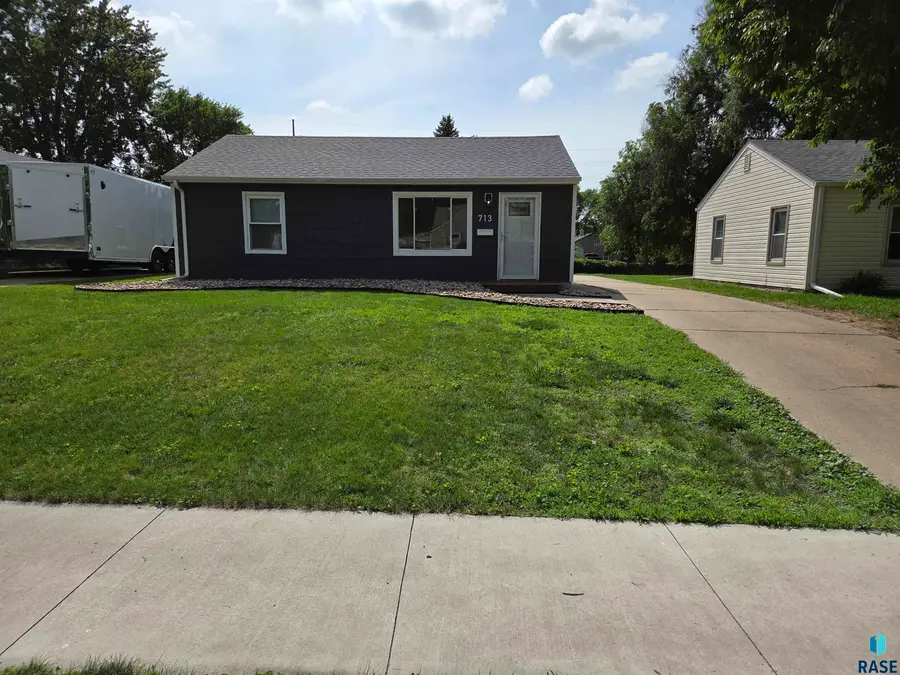 713 S Williams Ave, Sioux Falls, SD 57104 - #2