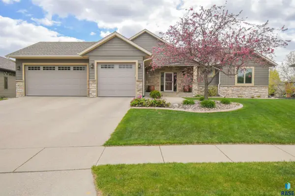 8117 S Grass Creek Dr, Sioux Falls, SD 57108