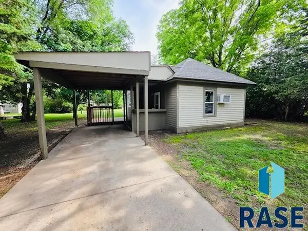 607 NE 4th St, Madison, SD 57042