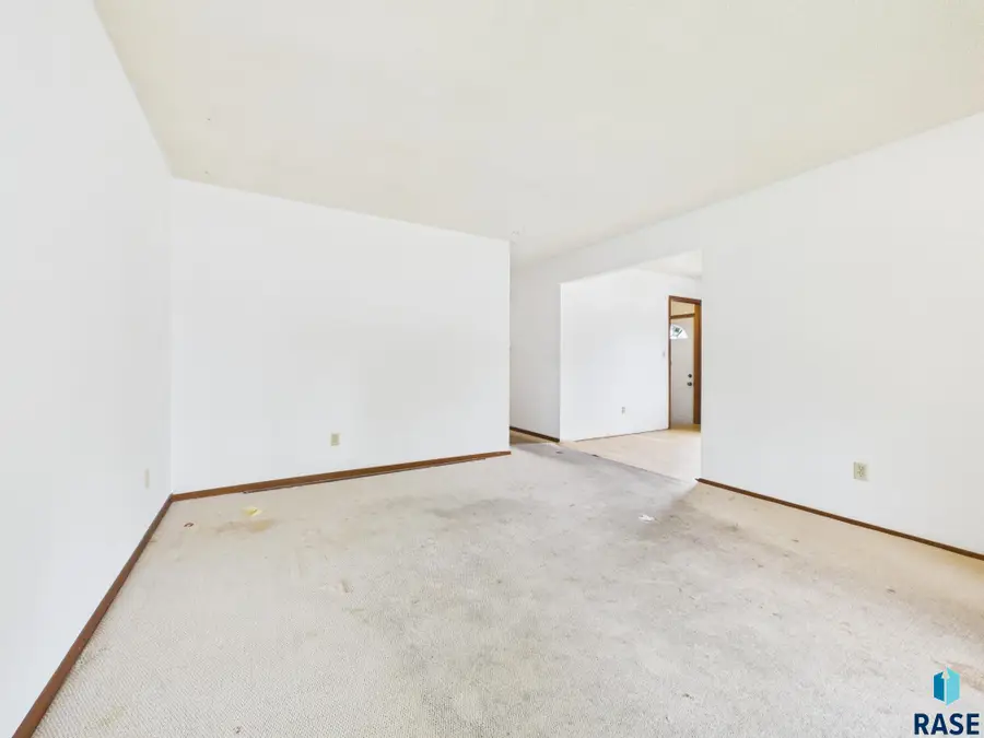 1104 S Joliet Ave, Sioux Falls, SD 57110 - #3