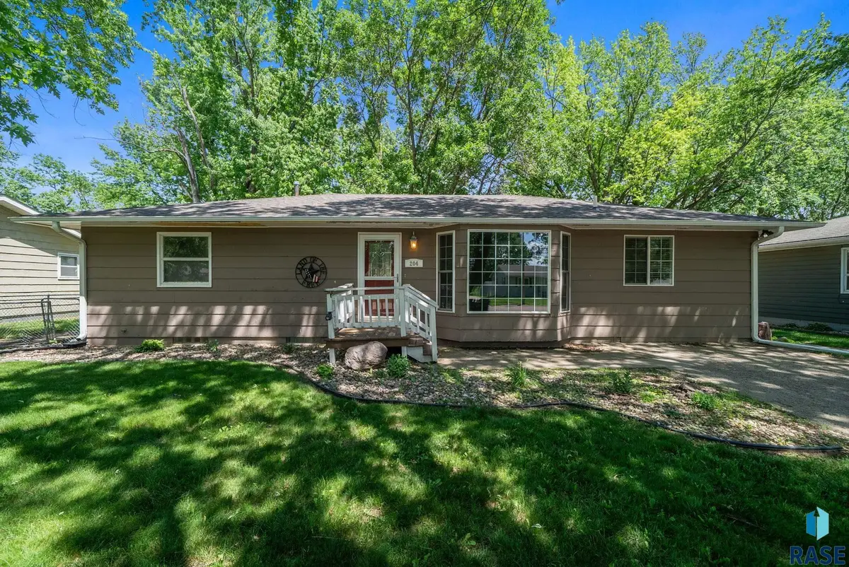 204 N Maple St, Viborg, SD 57070 - #1