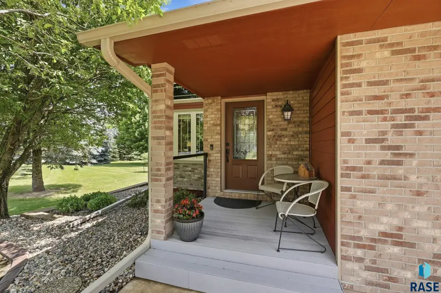 1600 N Deer Hollow Rd, Sioux Falls, SD 57110 - #2