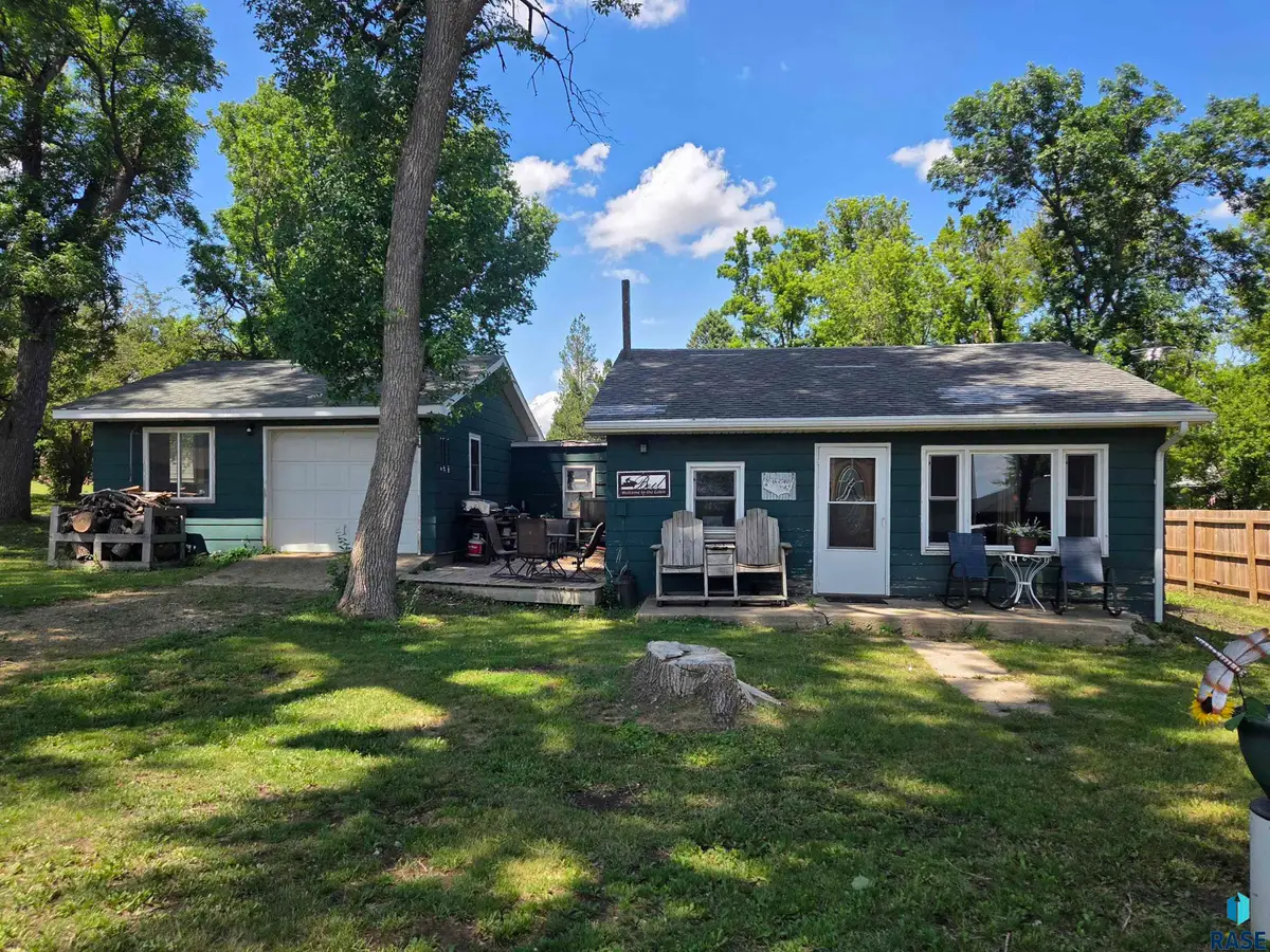 6114 Dakota Ave, Madison, SD 57042 - #1