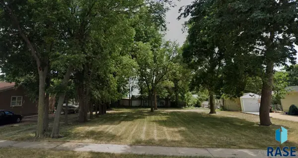 2005 W Brookings St, Sioux Falls, SD 57104