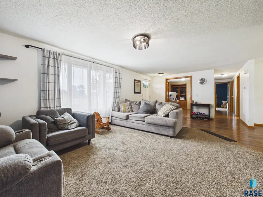 431 Dakota St, Chancellor, SD 57015 - #3