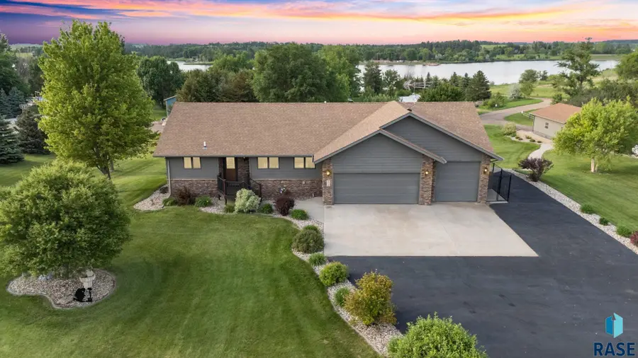45132 262nd St, Canistota, SD 57012 - #2