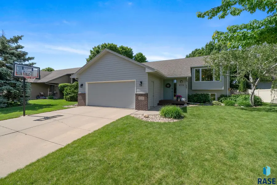 3179 S Tyler Ct, Sioux Falls, SD 57103 - #2