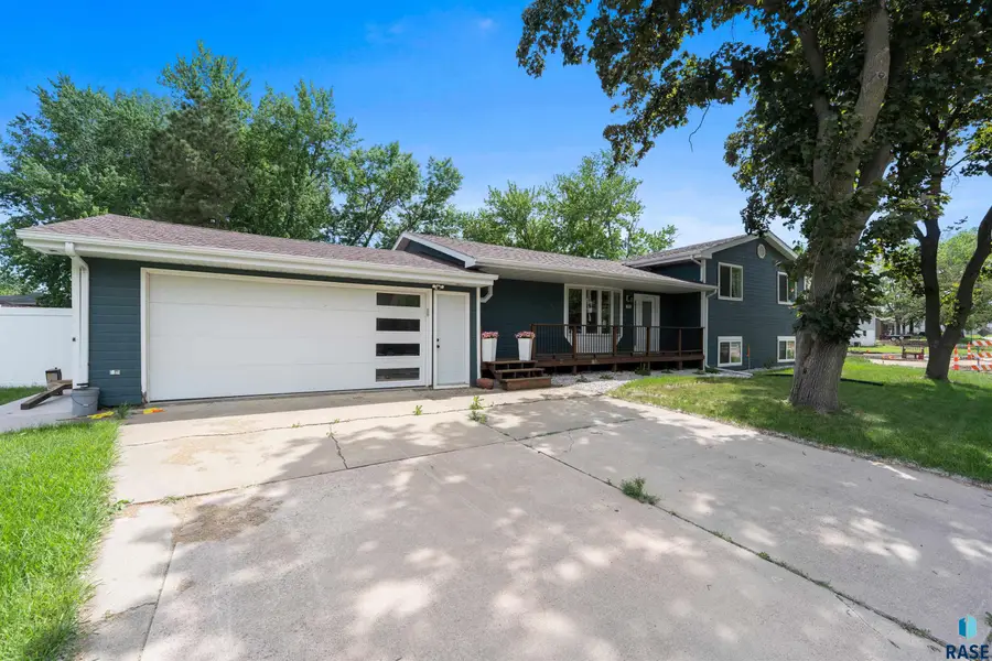 1501 E Sylvan Cir, Brandon, SD 57005 - #3