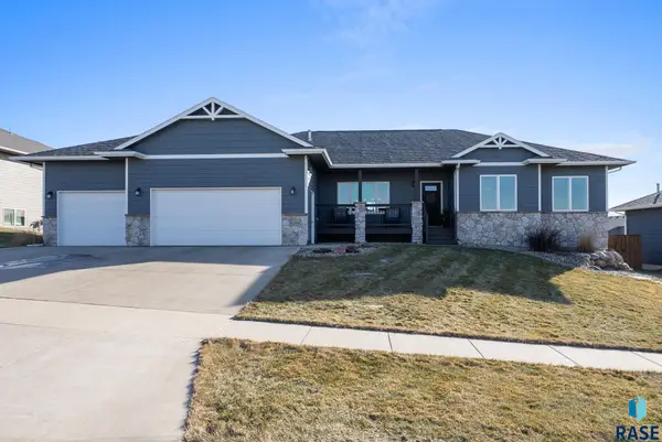8209 E Willow Leaf St, Sioux Falls, SD 57110