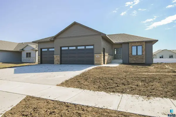 818 Almond Ave, Harrisburg, SD 57032