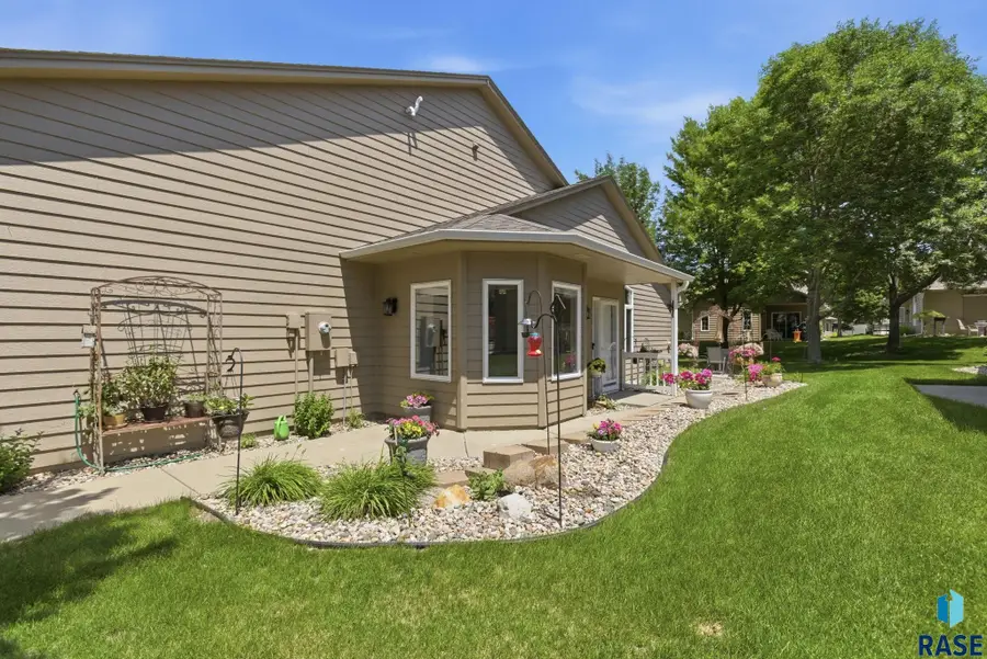 7214 S Witzke Pl, Sioux Falls, SD 57108 - #2