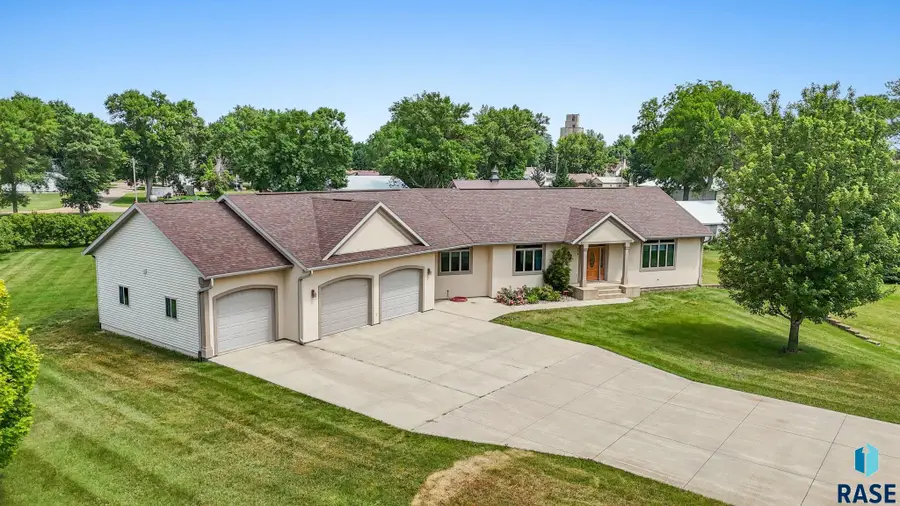 308 Harris Ave, George, IA 51237 - #2