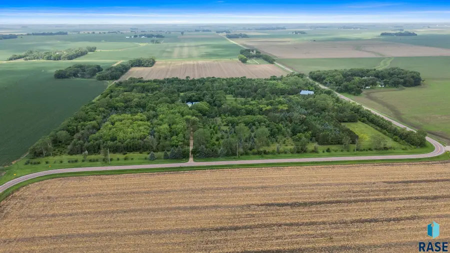 47553 319th St, Elk Point, SD 57025 - #3