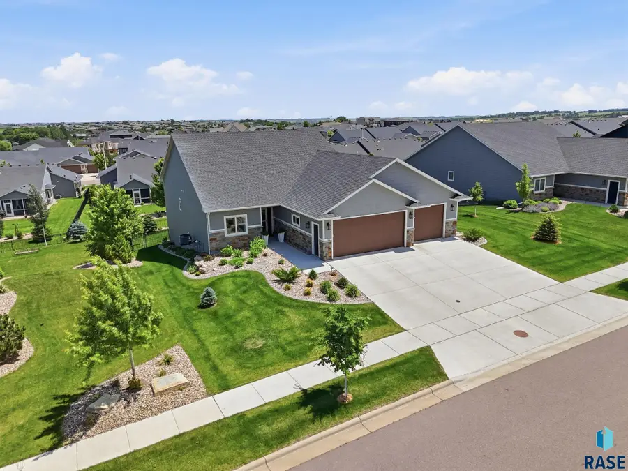 112 N Piper Dr, Sioux Falls, SD 57110 - #2