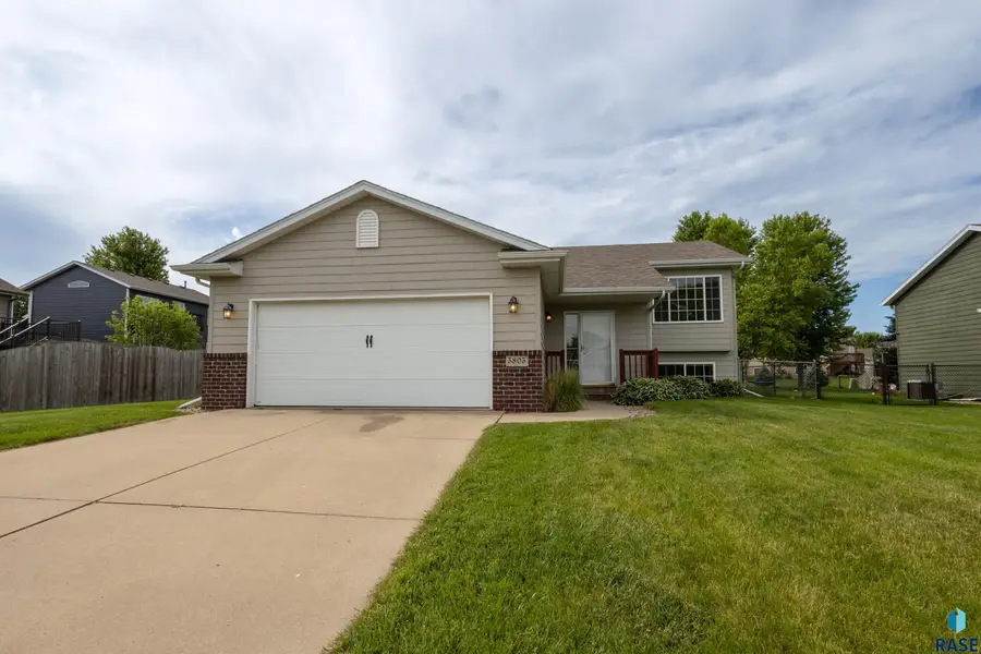 5805 W Teem St, Sioux Falls, SD 57107 - #2