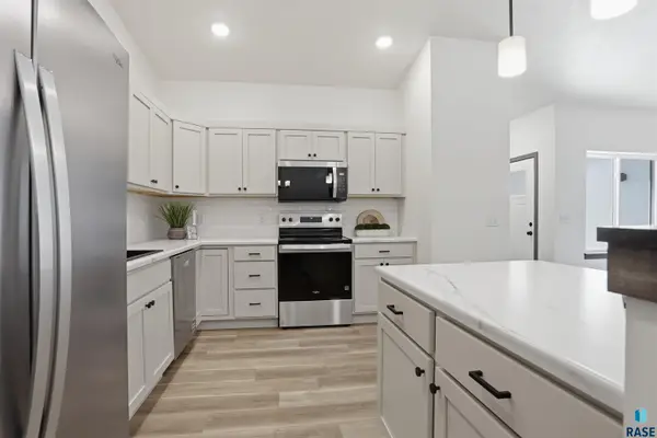 5704 E Marley Pl, Sioux Falls, SD 57108