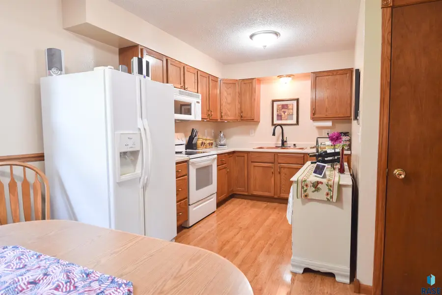 425 W 8th St, Burke, SD 57523 - #2