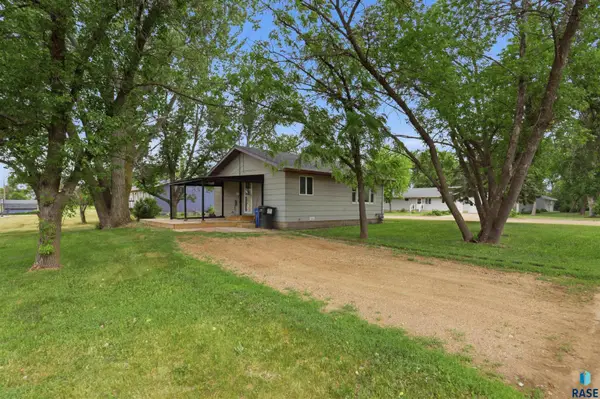 401 W Jefferson Ave, Salem, SD 57058