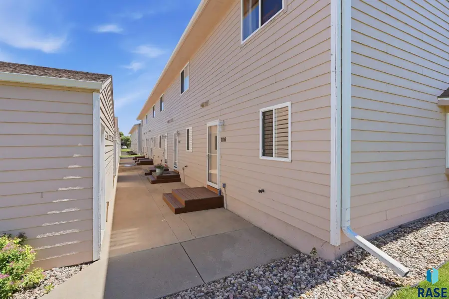 1811 S Sertoma Ave #106, Sioux Falls, SD 57106 - #2