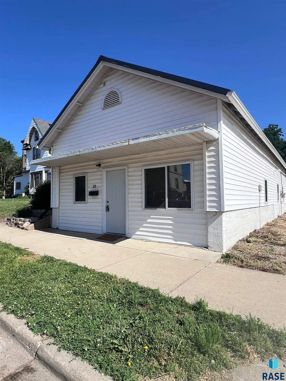 13 W National St, Vermillion, SD 57069 - #1