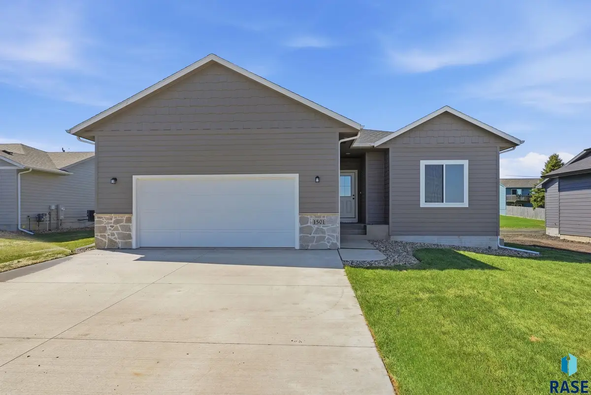 1501 E Carol St, Sioux Falls, SD 57104 - #1