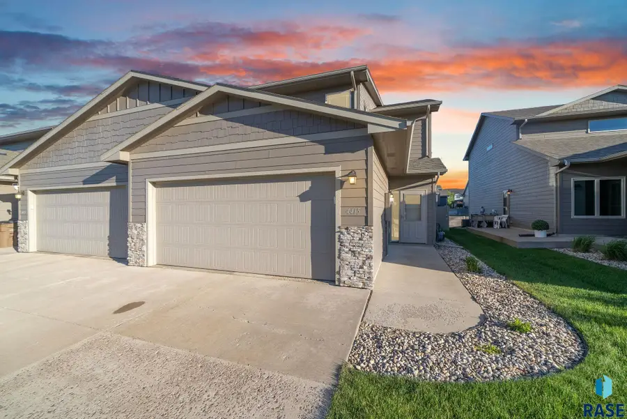 4415 W Townsley Pl, Sioux Falls, SD 57108 - #2
