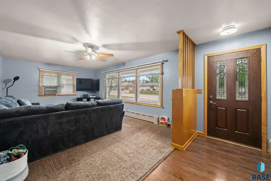 805 N Dakota St, Canton, SD 57013 - #2