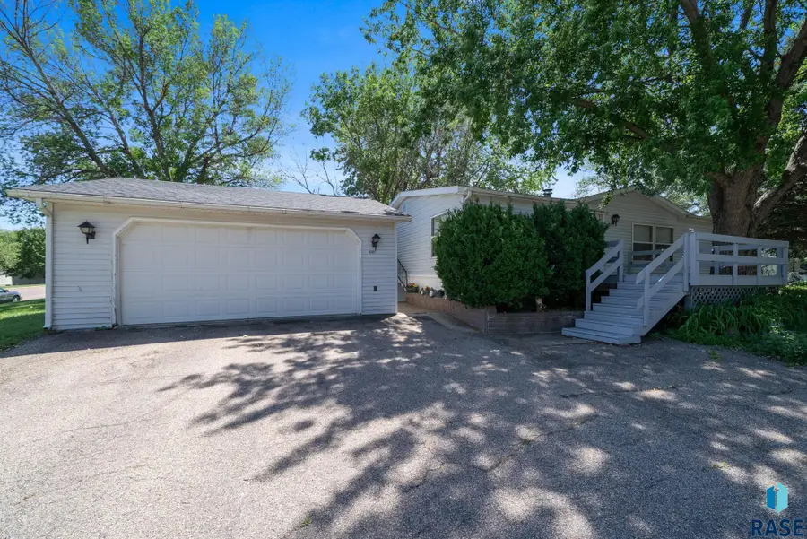 6001 W Tanager Pl, Sioux Falls, SD 57107 - #2