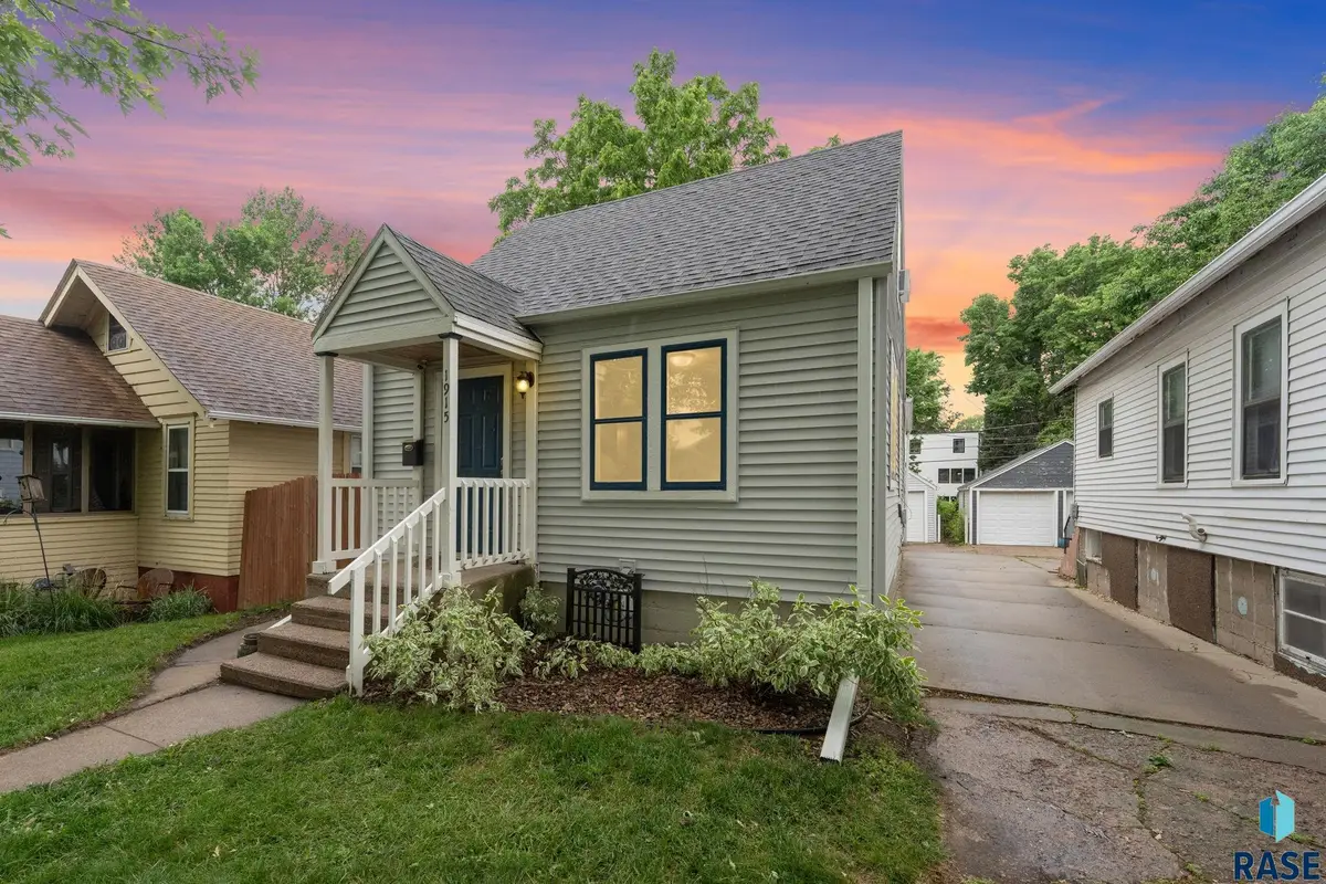 1915 S Spring Ave, Sioux Falls, SD 57105 - #1
